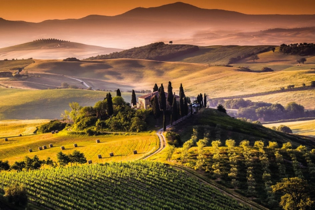 La Val d'Orcia, tra splendidi paesaggi, piccoli borghi e città d'arte